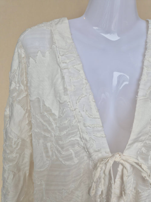 DAZY White Textured Tie-Front Cover-Up – Size L