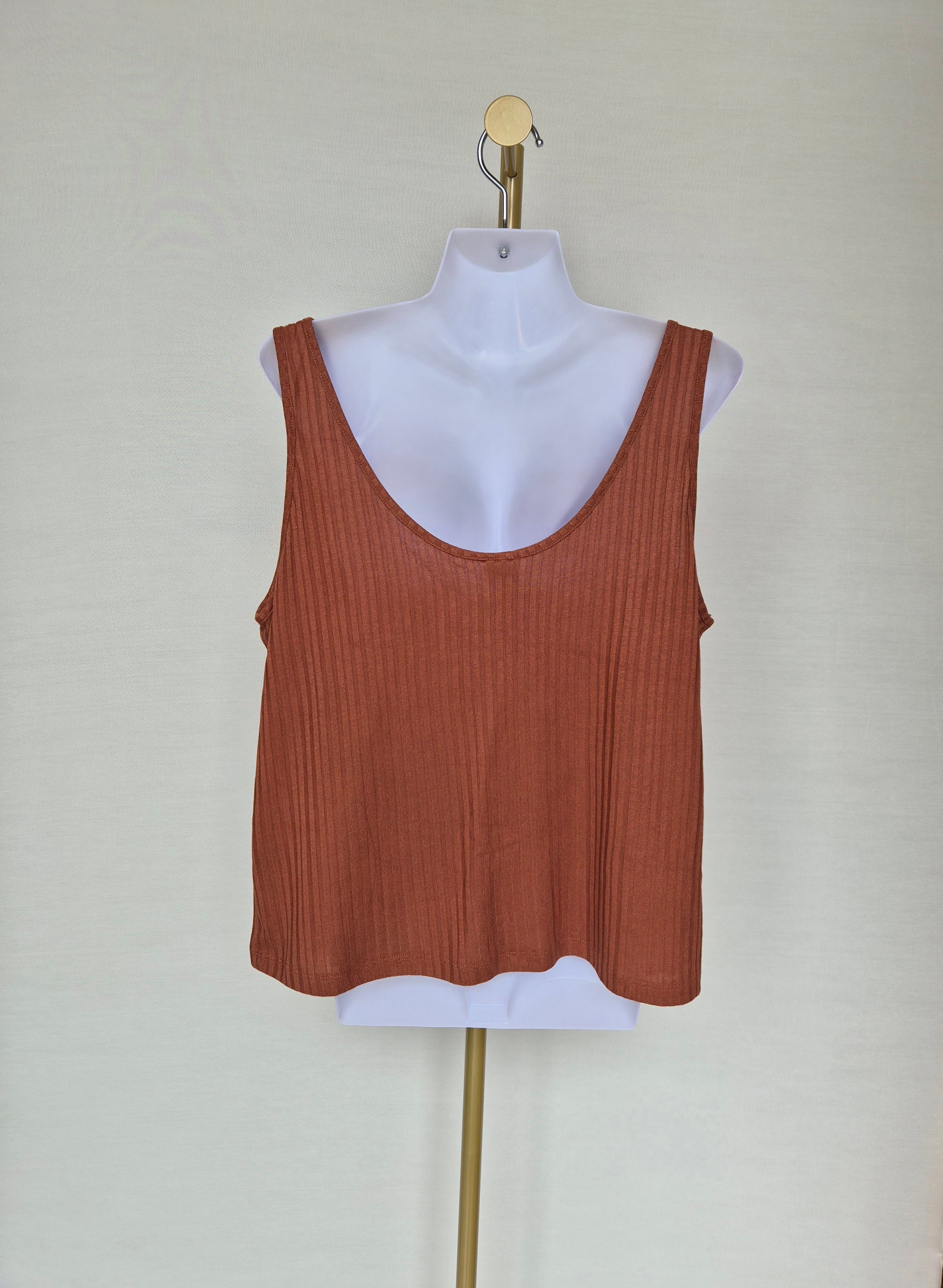 Ribbed Knit Tank Top – Rust Brown Size XL