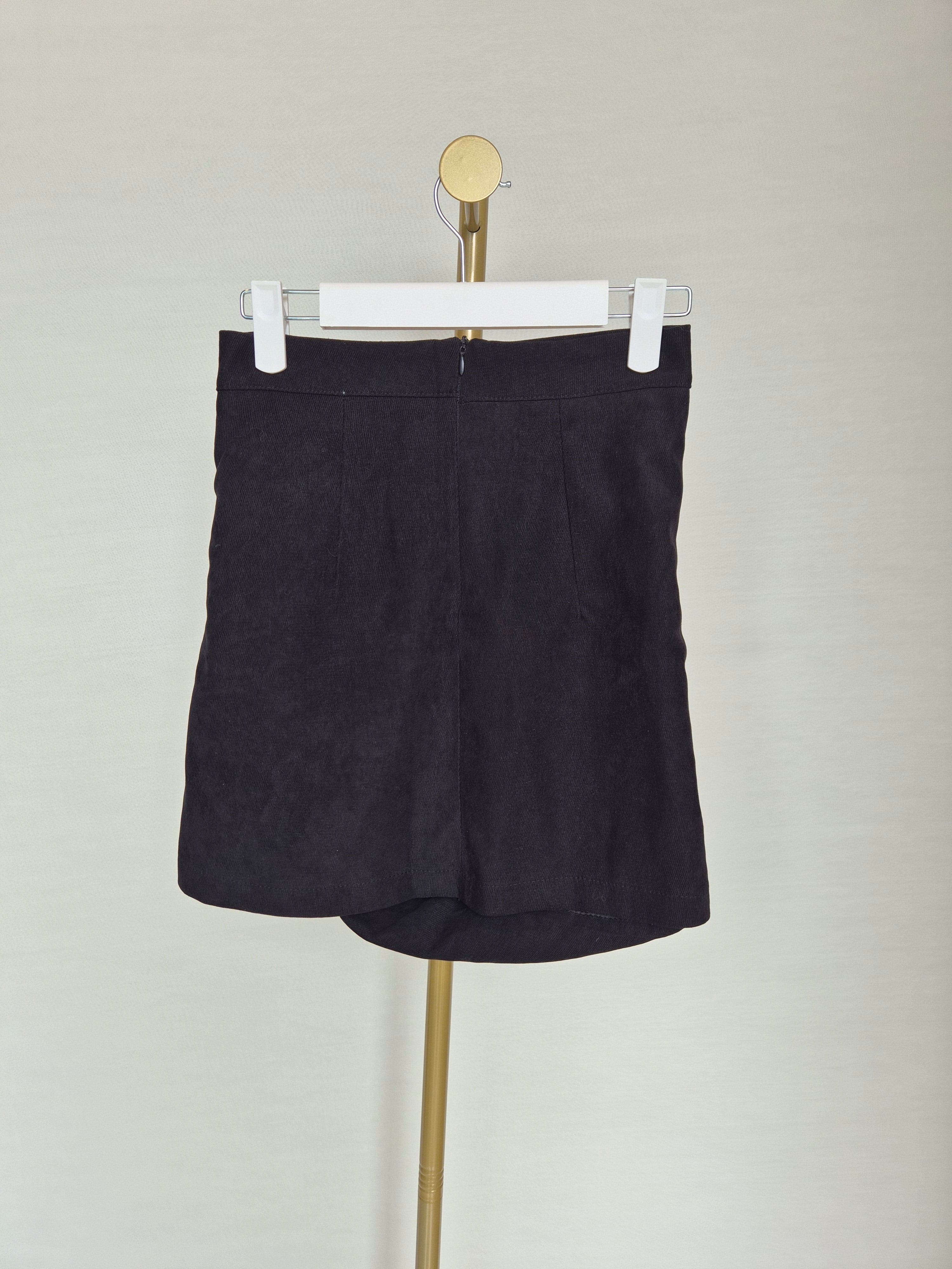 H-R New Fashion Black Ruched Mini Skirt – Size S