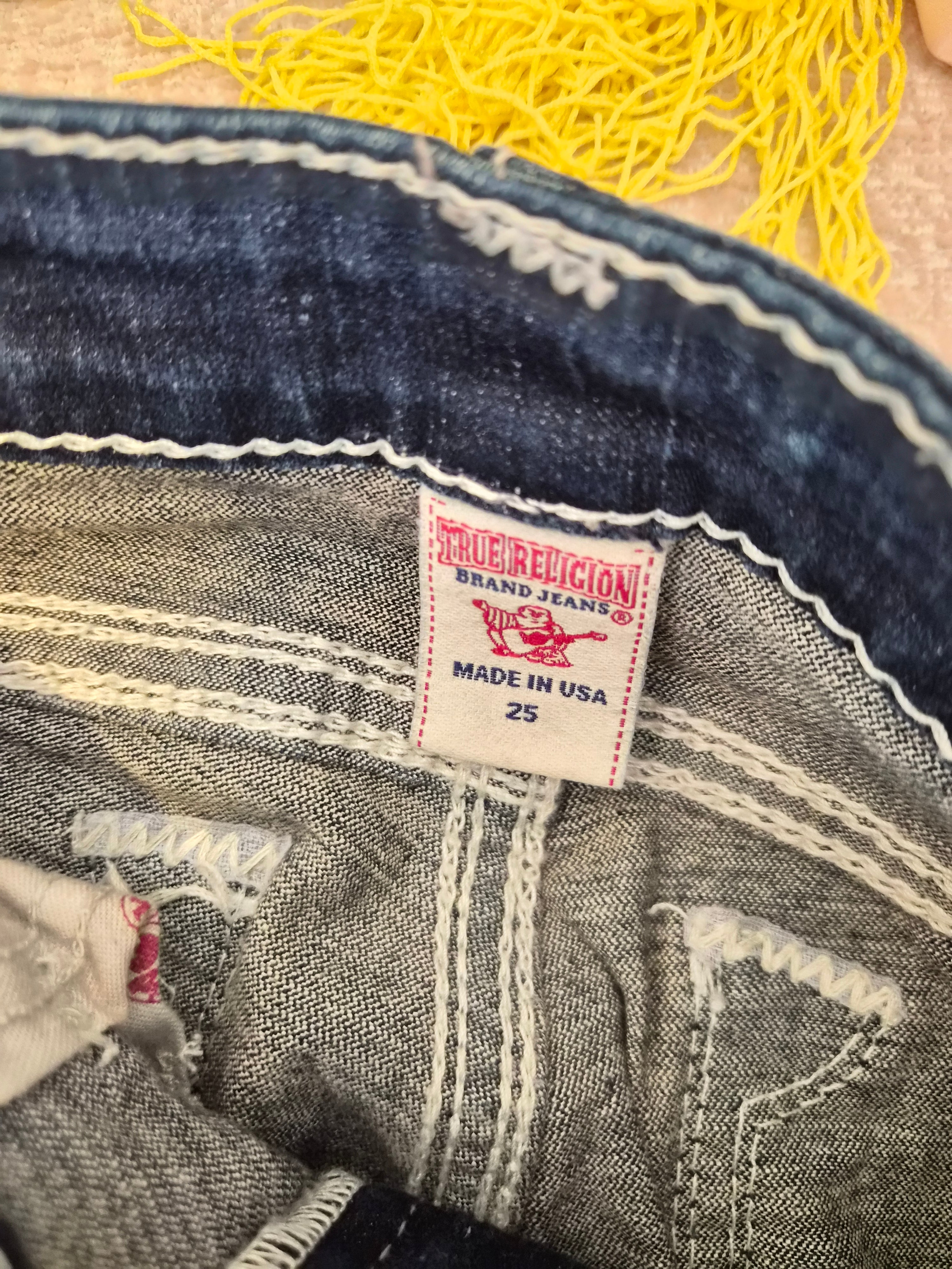 True Religion Lizzy World Tour Distressed Crop Jeans – Size 25