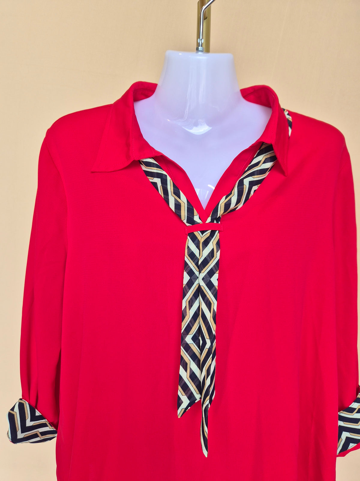 BEGA Red Contrast-Trim Blouse – Size XL