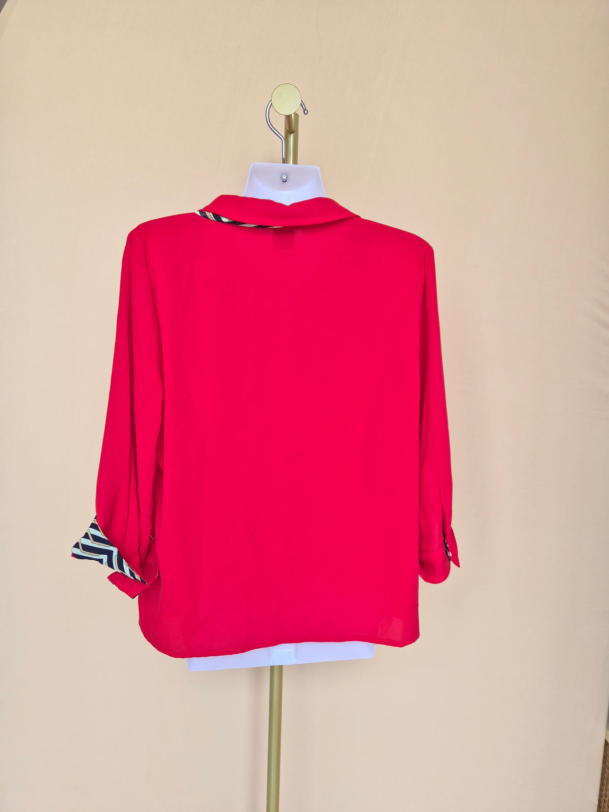 BEGA Red Contrast-Trim Blouse – Size XL