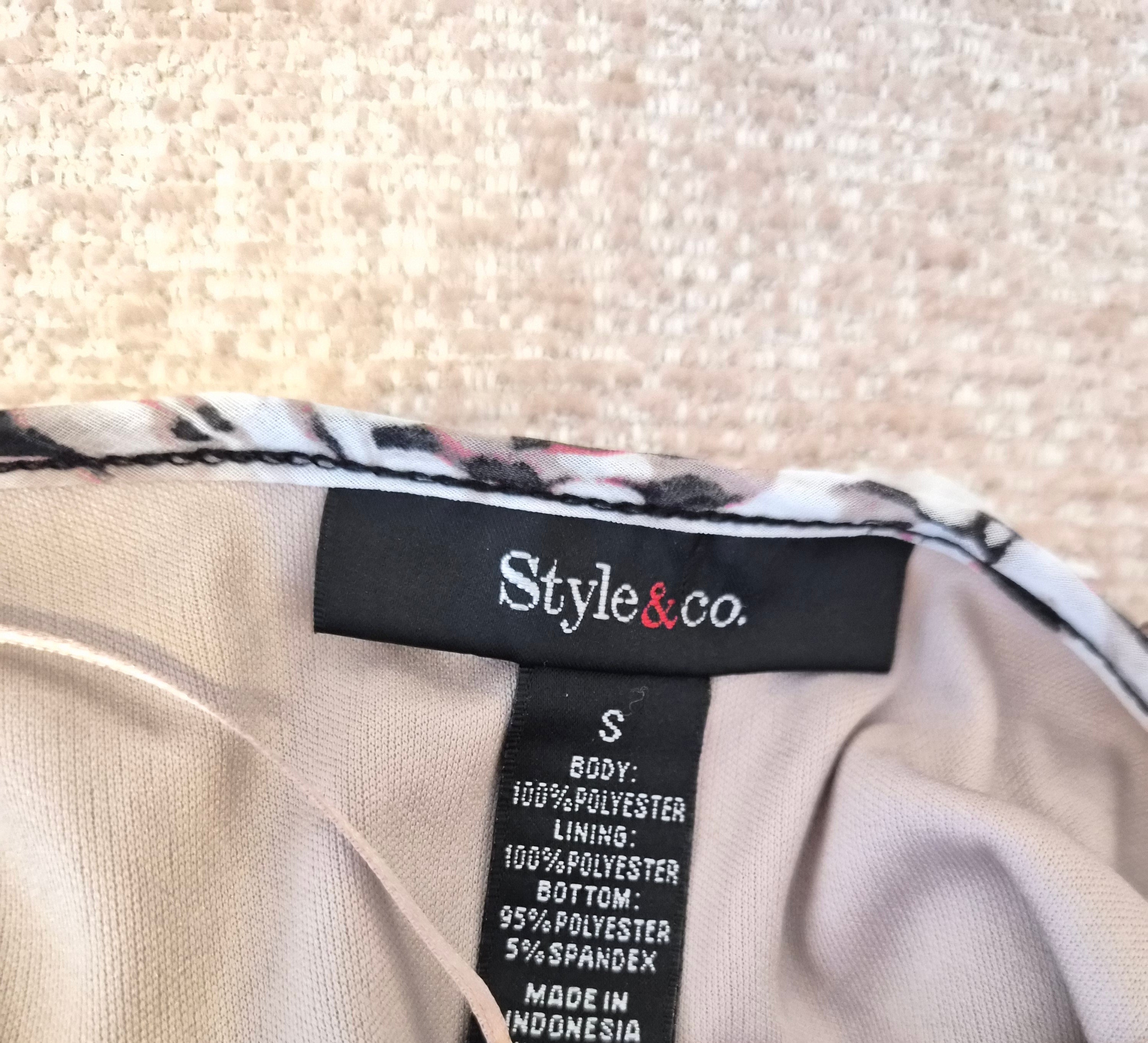 BEGA White and Black Striped Blouse – Size XL
