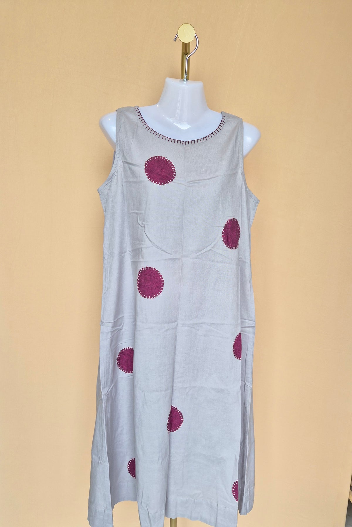 Beige & Burgundy Appliqué Sleeveless Midi Dress