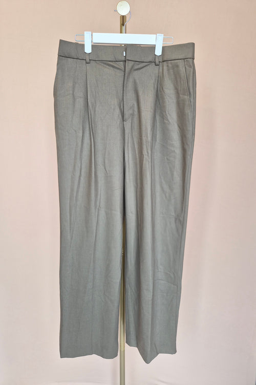 Uniqlo Taupe Pleated Wide-Leg Trousers – Size XL