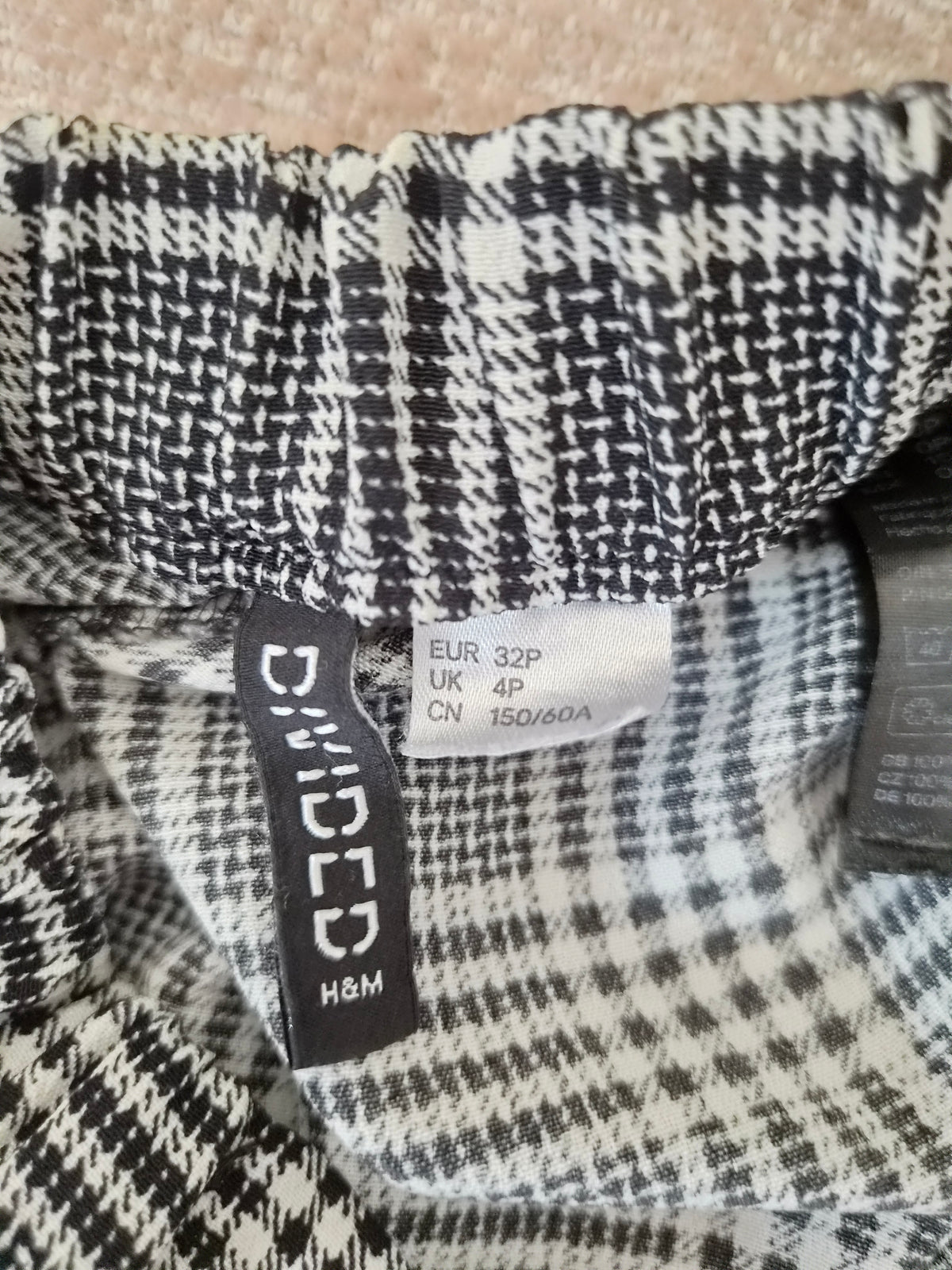 H&M Divided Check Trousers – Size XS Petite (UK 4P)