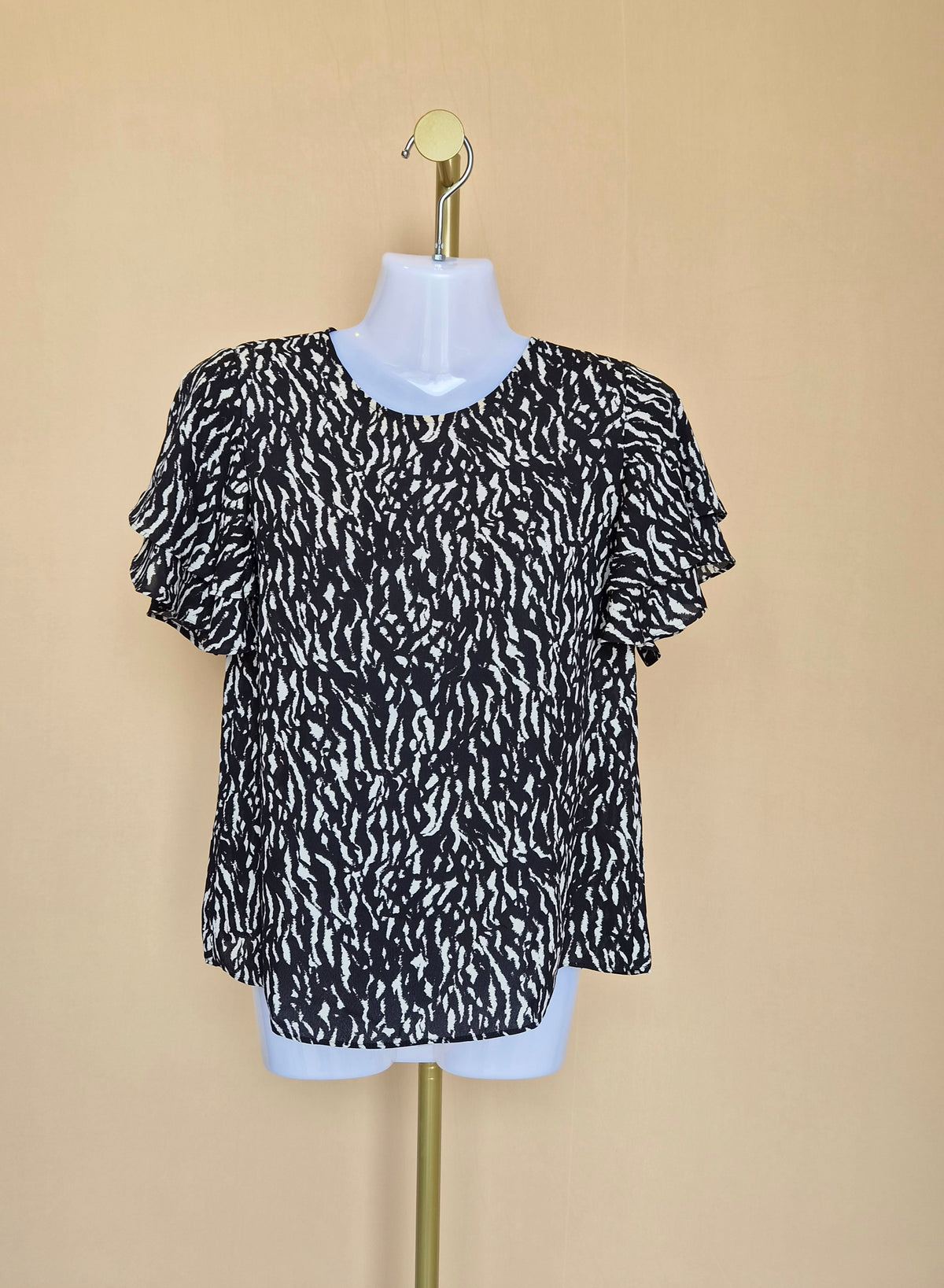 Ann Taylor Factory Petite Animal Print Flutter Sleeve Top – XXS Petite