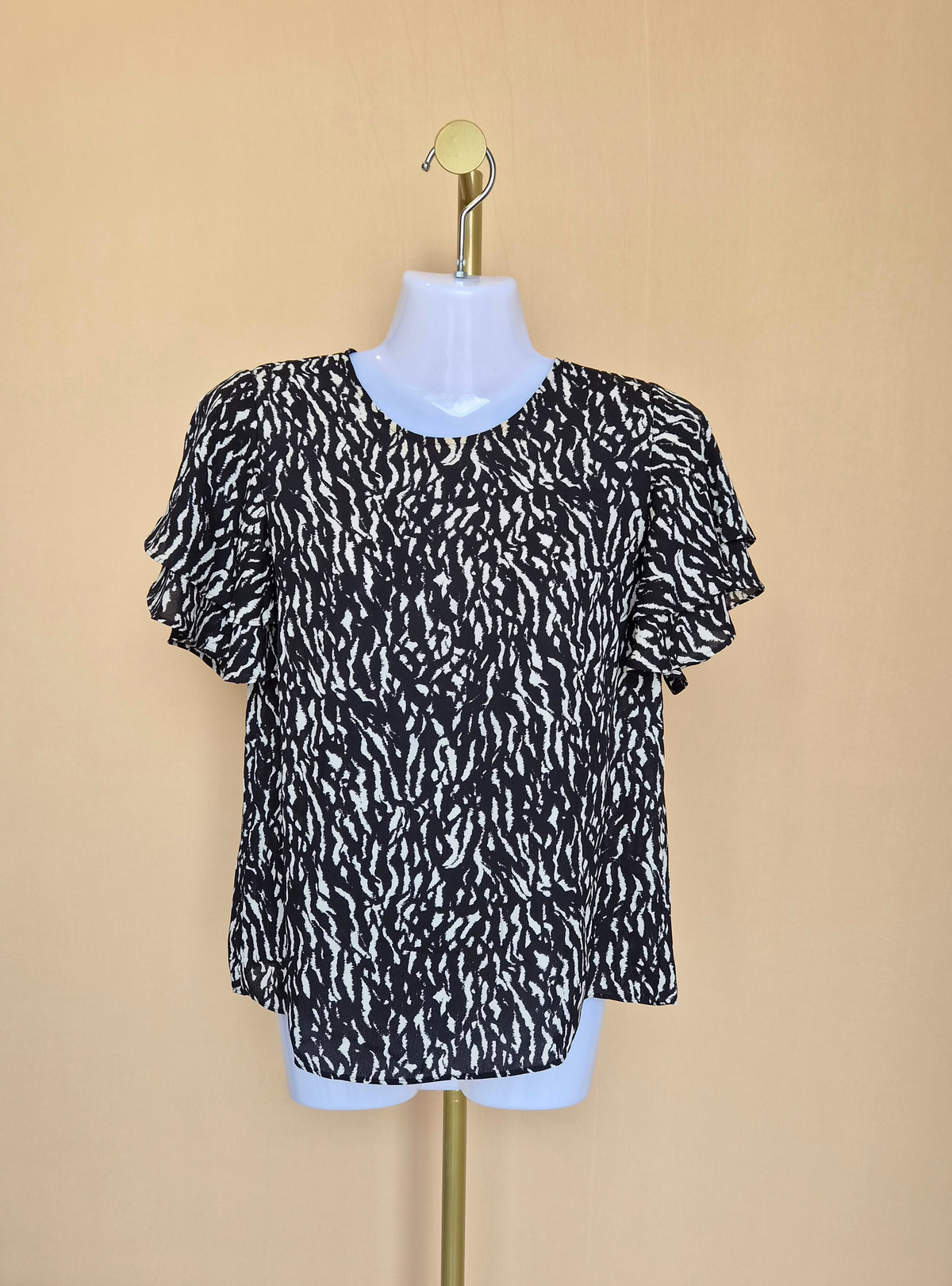 Ann Taylor Factory Petite Animal Print Flutter Sleeve Top – XXS Petite