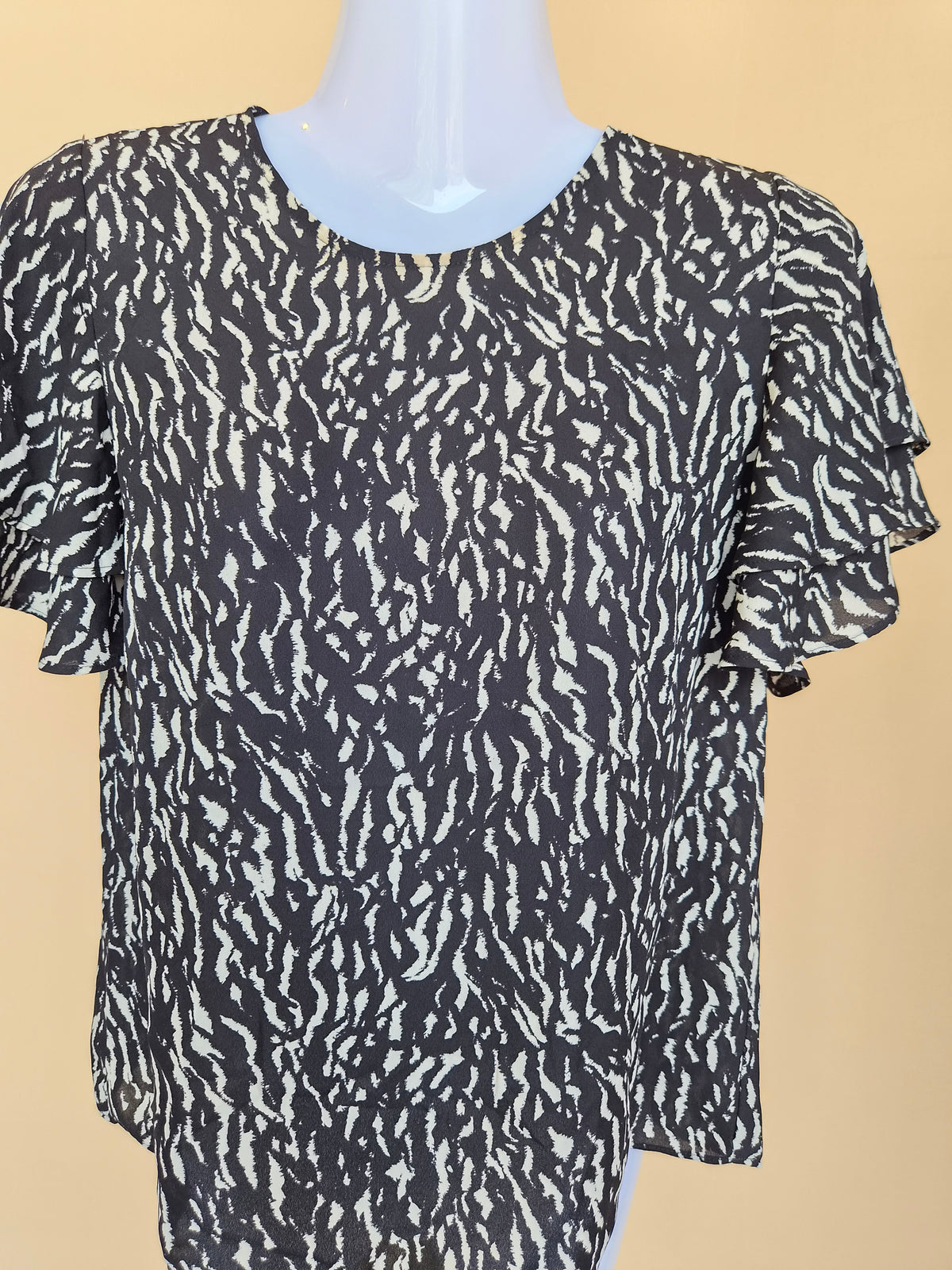 Ann Taylor Factory Petite Animal Print Flutter Sleeve Top – XXS Petite