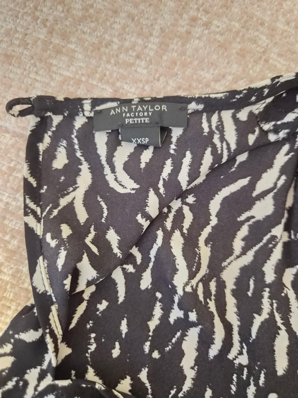 Ann Taylor Factory Petite Animal Print Flutter Sleeve Top – XXS Petite