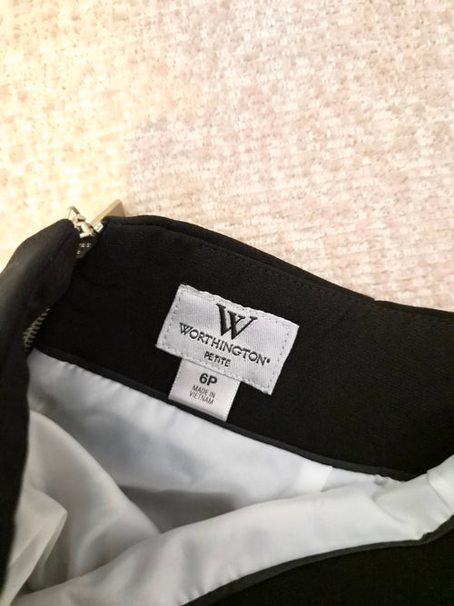 Worthington Petite Black Laser-Cut Pencil Skirt – Size 6P (S)