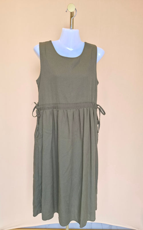 Chawan Olive Green Sleeveless Midi Dress – Approx. S/M