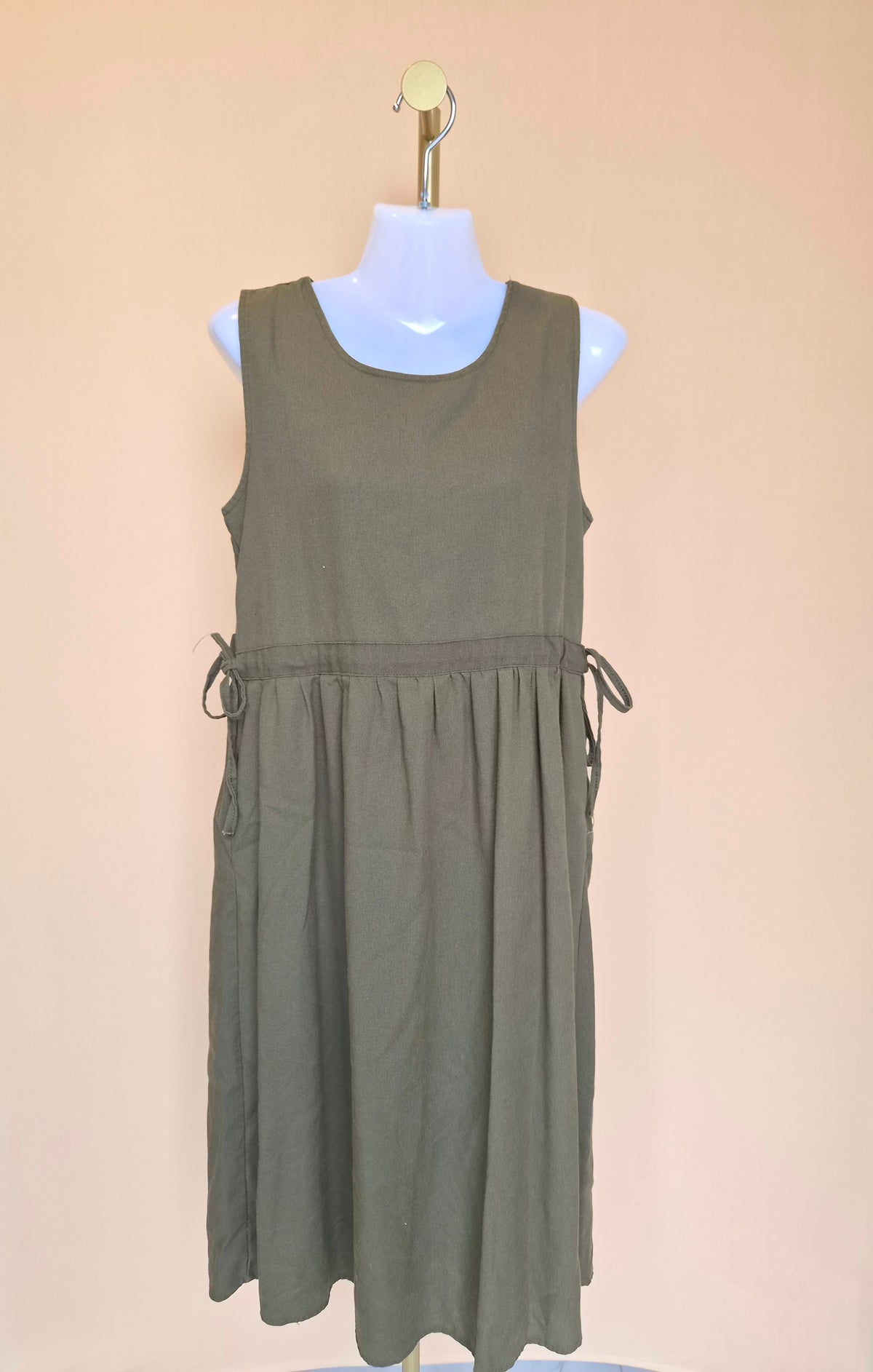 Chawan Olive Green Sleeveless Midi Dress – Approx. S/M