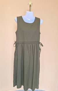 Chawan Olive Green Sleeveless Midi Dress – Approx. S/M