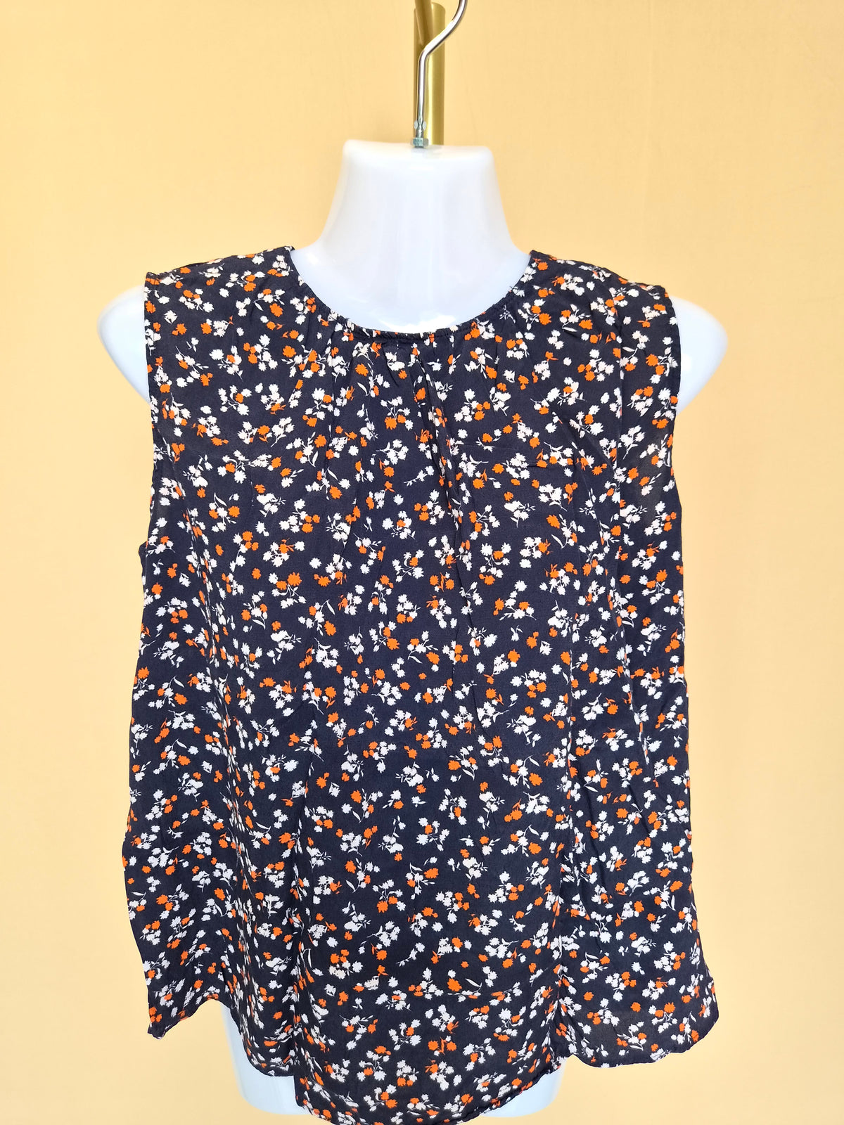 UNIQLO Navy Floral Sleeveless Blouse – Size S