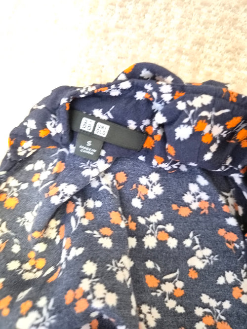 UNIQLO Navy Floral Sleeveless Blouse – Size S