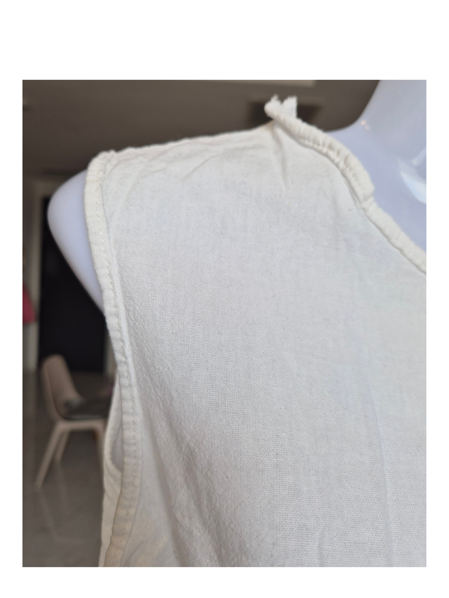 Title: Size Free – LOMA.WHALE White Linen Tie-Front Crop Top
